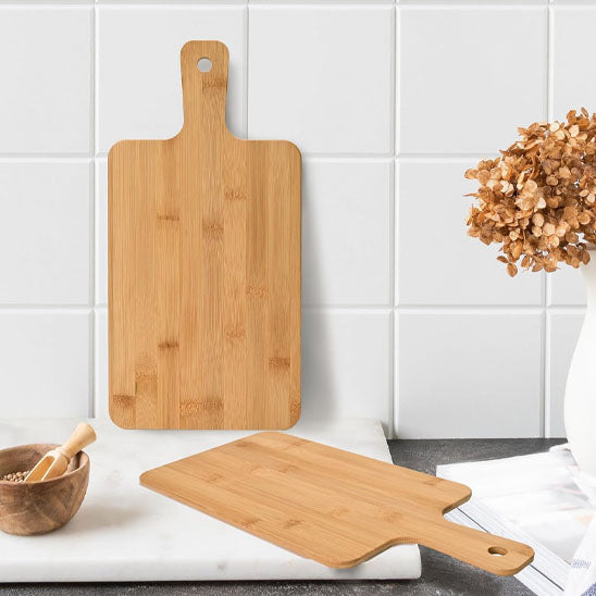 planche-a-decouper-en-bois-service-grain-de-poivre.
