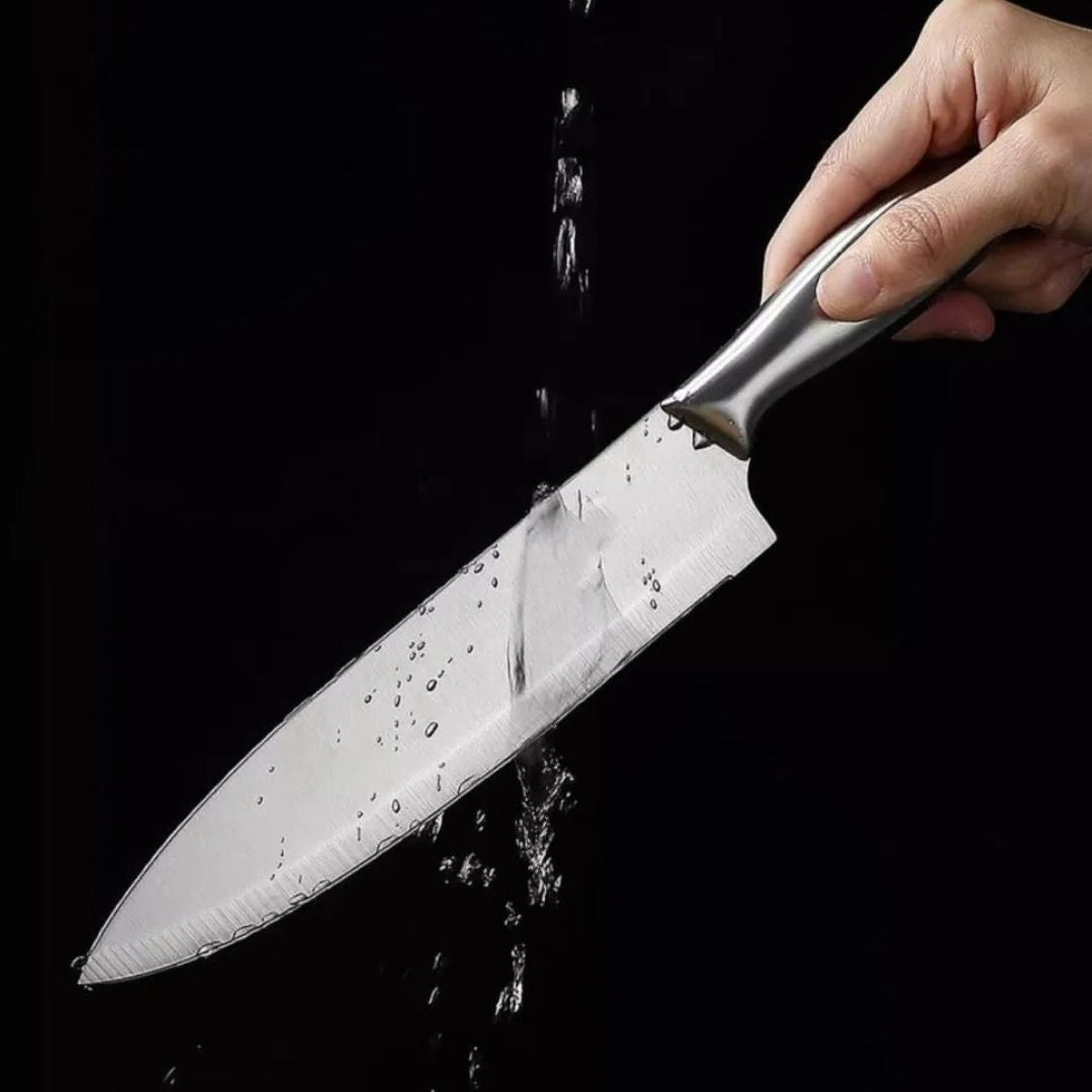 couteau-du-chef-en-acier-eau-robinet