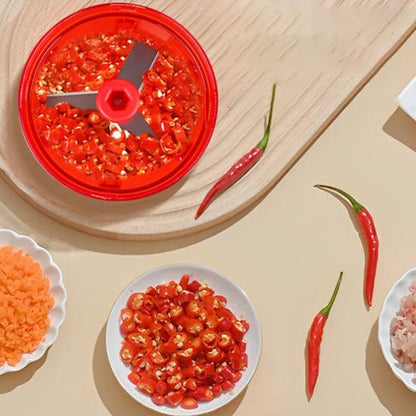 Hachoir manuel rouge de cuisine - ustensile hachage coloré et solide-piment