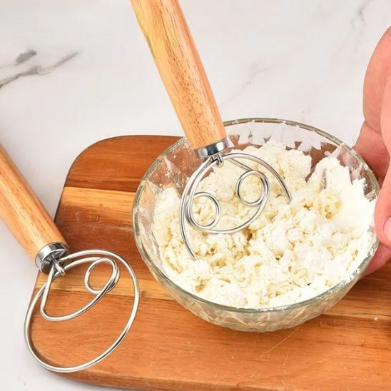 Fouet-pâte à pain manche en bois