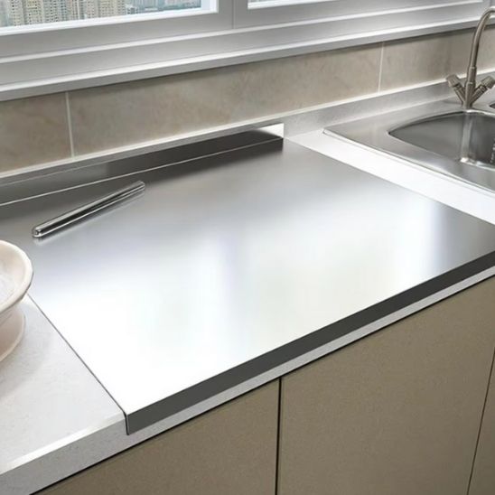 planche-a-decouper-acier-robinet-eau