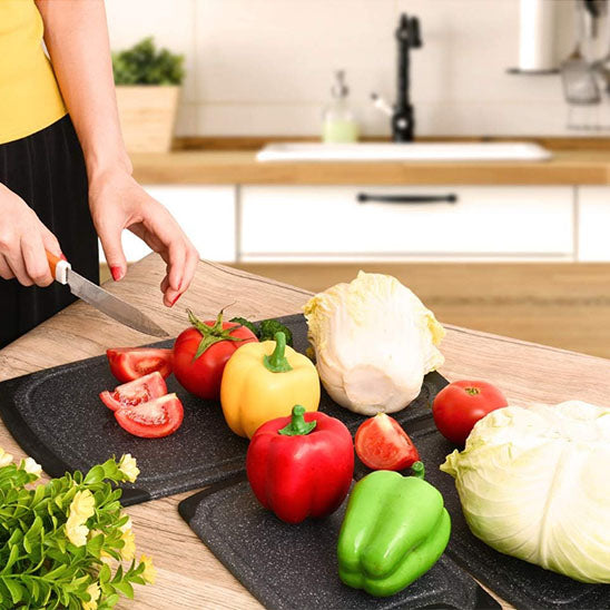 planche a decouper bordure noire tomate