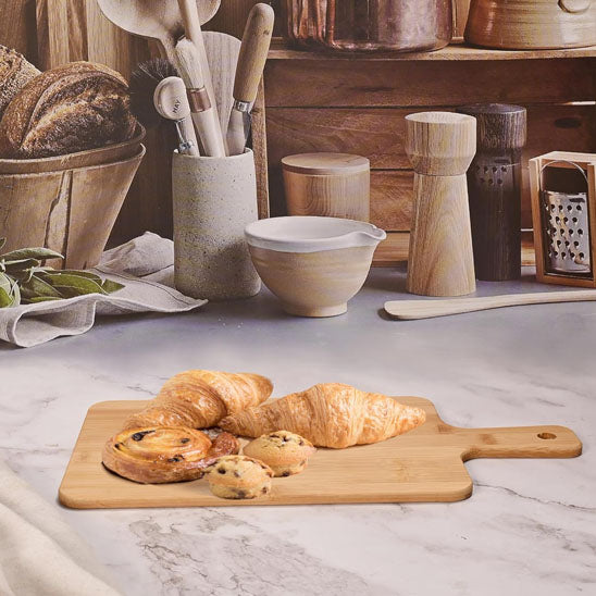 planche-a-decouper-en-bois-service-croissant