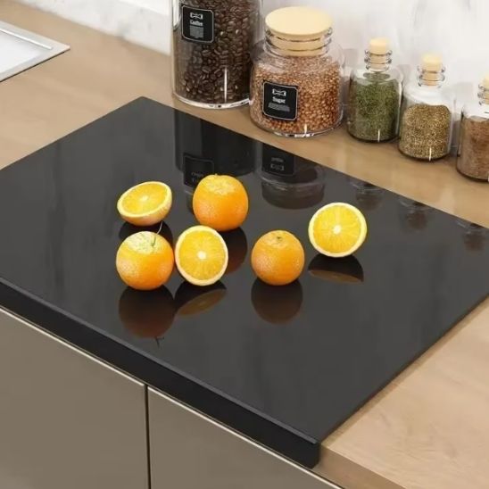 planche-a-decouper-professionnel-noir-oranges