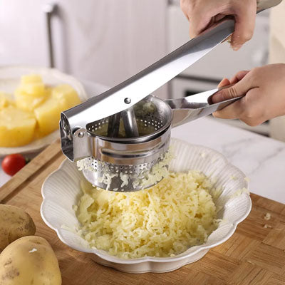 presse-puree-manuel-casserole-professionnel-tasse-blanche