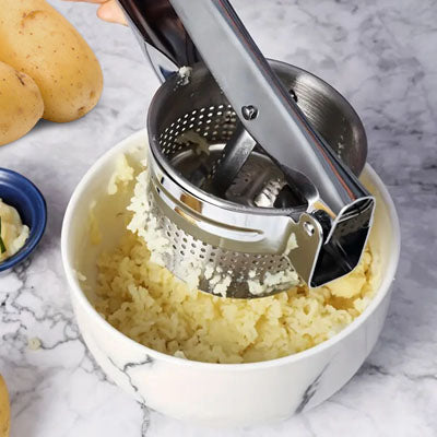 presse-puree-manuel-casserole-professionnel-tasse-bleu